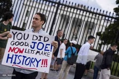 Republicans press Biden resignation