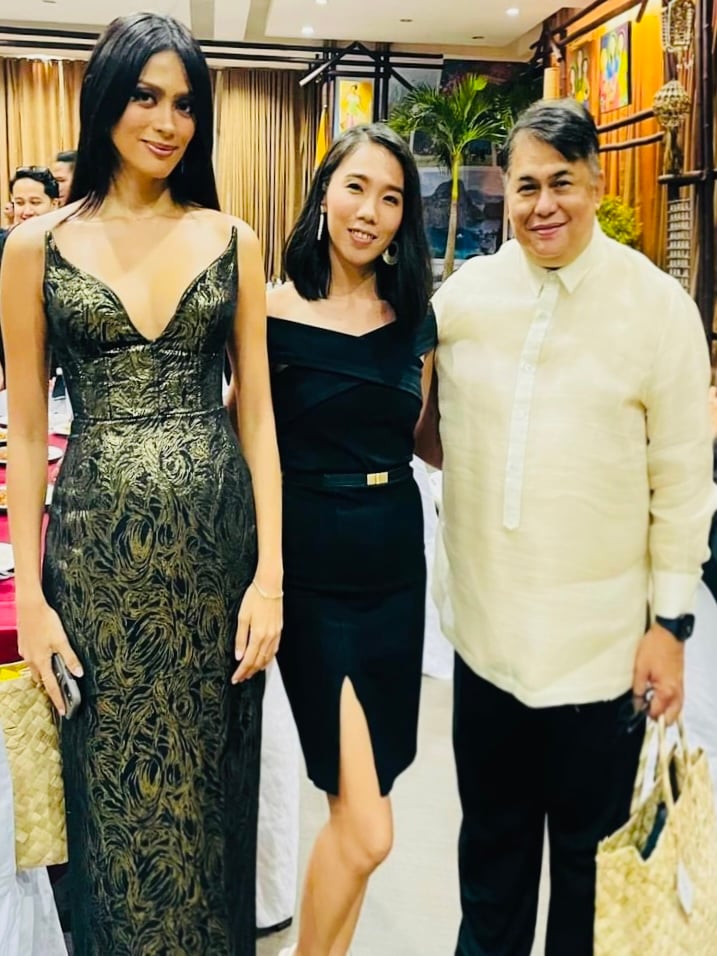 Miss Universe 2013 third runner-up Ariella Arida, Pau Barroma and Fashion Design Council of the Philippines president JC Buendia.