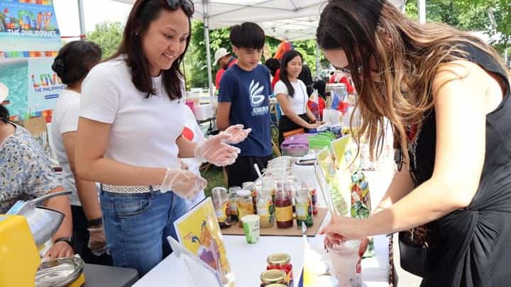 The halo-halo delights a Warsaw crowd at the breakfast market, a sweet, icy respite from the summer heat.