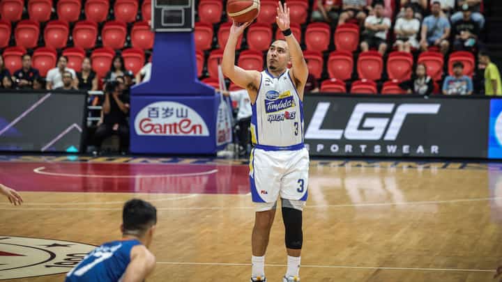 PAUL Lee of Magnolia is among the players who are expected to benefit from the four-point play that will be introduced when the PBA opens its 49th season next month.