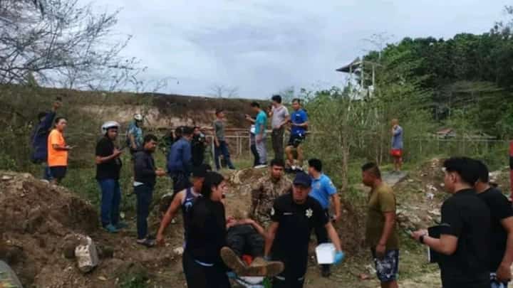 Photo shows rescuers at the firecracker explosion site in Barangay Cabatangan in Zamboanga City evacuating victims of the explosion to the hospitals.