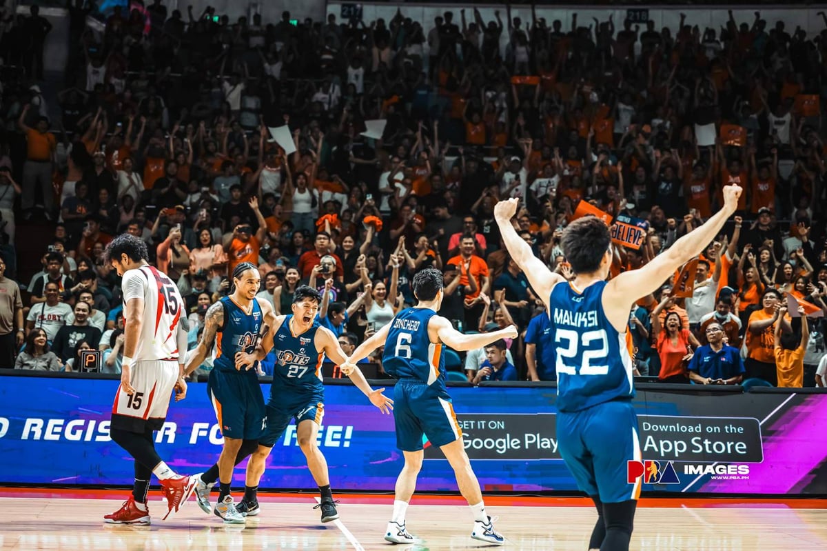 ENDING THE CURSE. Chris Newsome nails the game-winning basket to give the Meralco Bolts’ its first PBA championship. He is named as the Finals MVP after leading the Bolts in the Finals series against San Miguel Beermen. Photo courtesy of PBA Images