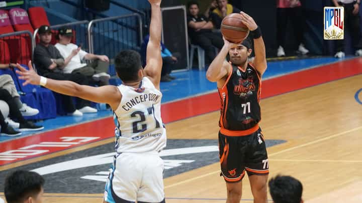 Gab Banal of Quezon Huskers