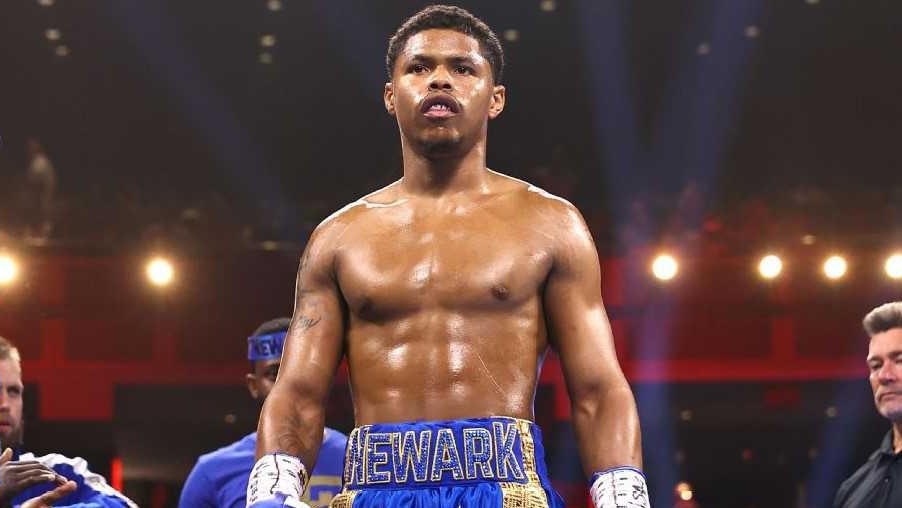 Stevenson retains WBC lightweight title 
