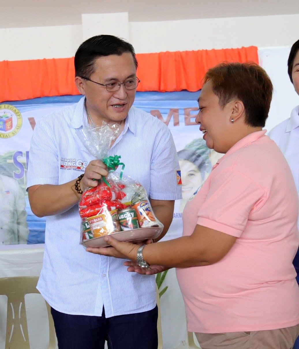 Bong Go uplifts Tarragona vendors with essential support