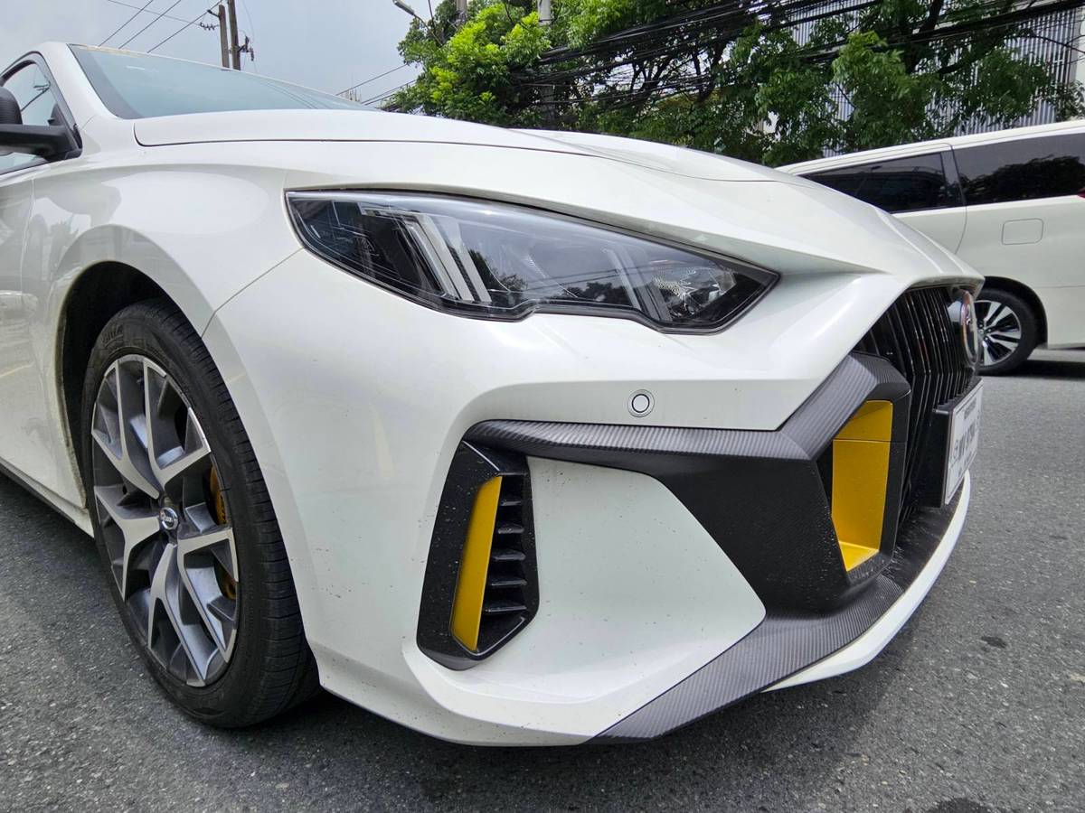 SLEEK side profile.