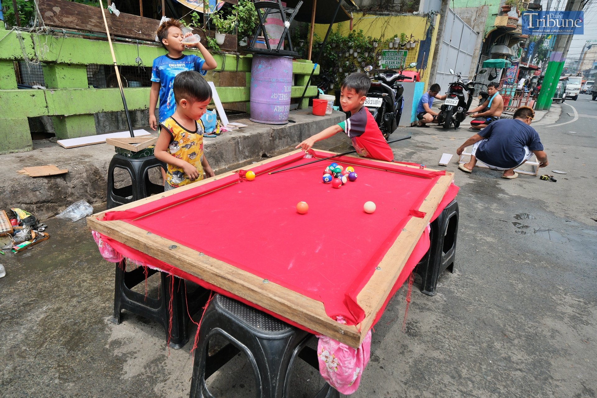 DAD'S DIY BILLIARD TABLE WOWS KIDS