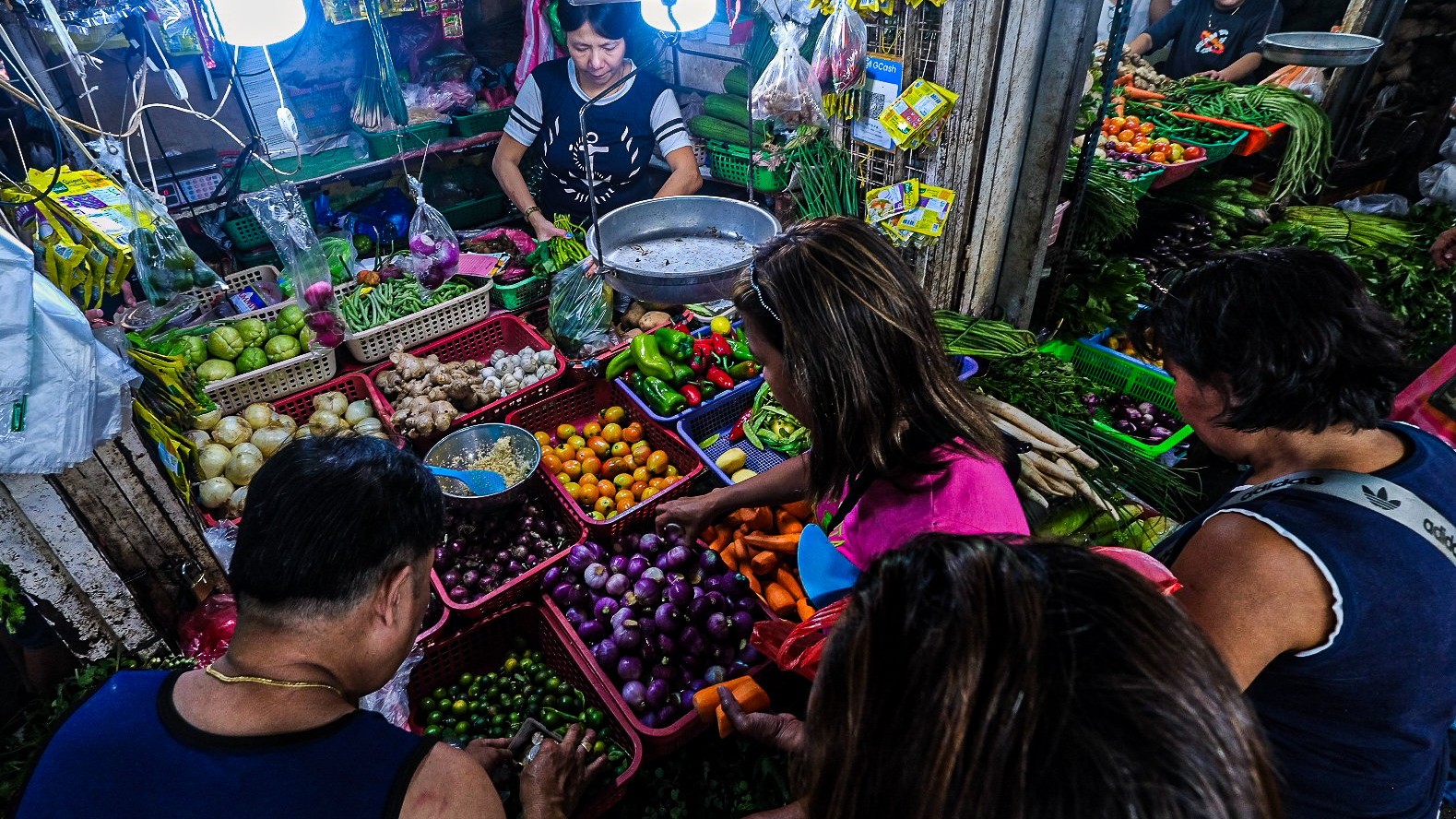 consumers at Paco Market