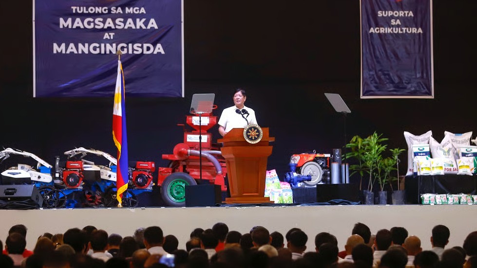 President Ferdinand Marcos Jr. said that P180 million in relief supplies is prepositioned for Region 3 ahead of the rainy season. Marcos said this as he oversaw the distribution of cash and other forms of assistance to farmers and fisherfolk from Aurora.