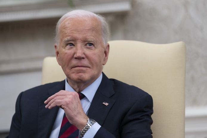 Biden nears crunch point as pressure grows to drop out