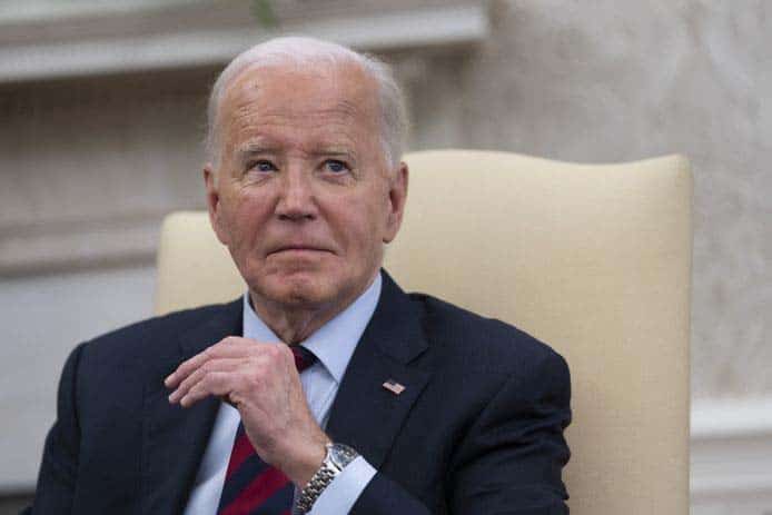 Biden nears crunch point as pressure grows to drop out