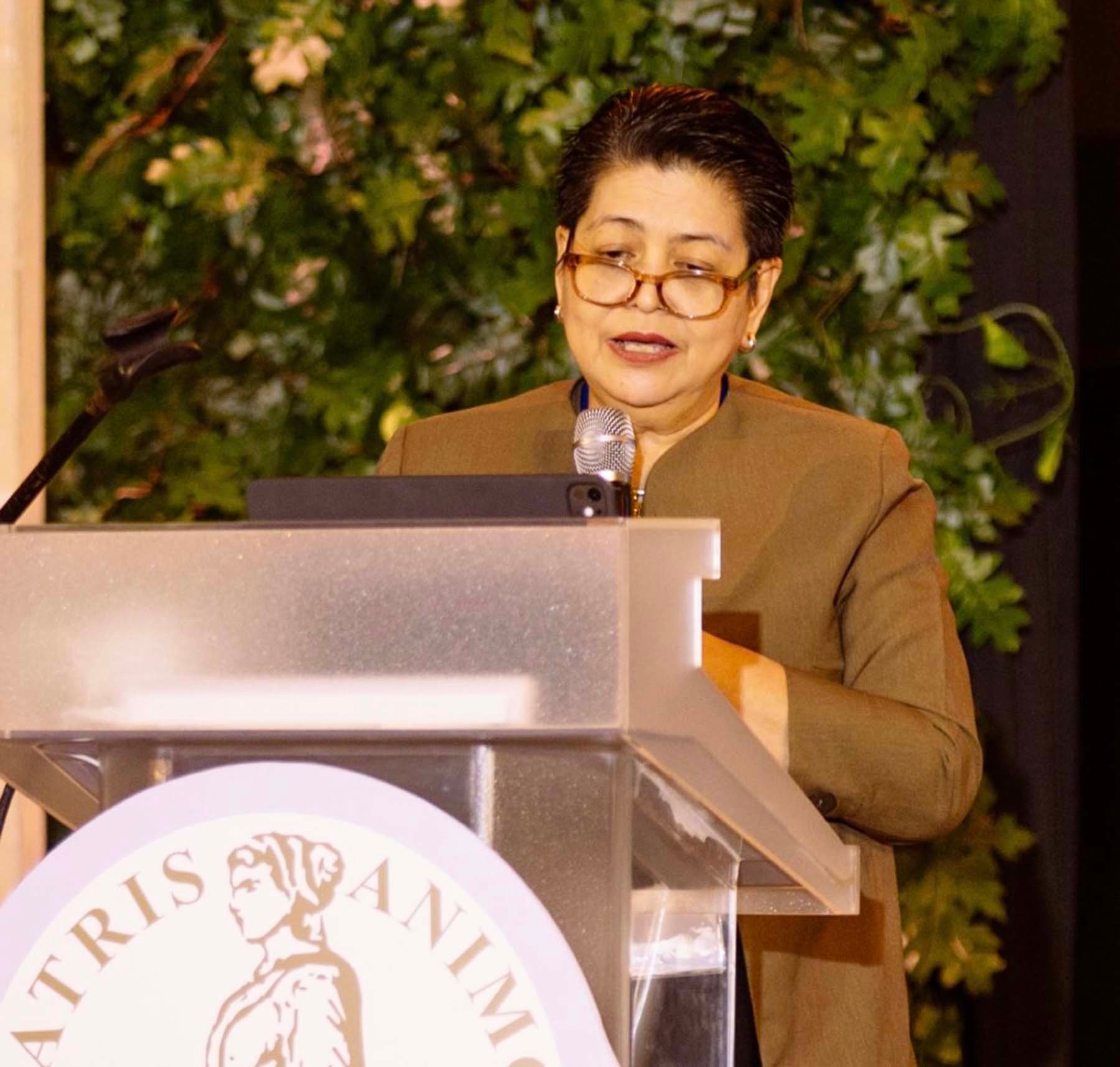 Past president of PMA Dr. Maria Minerva Calimag.