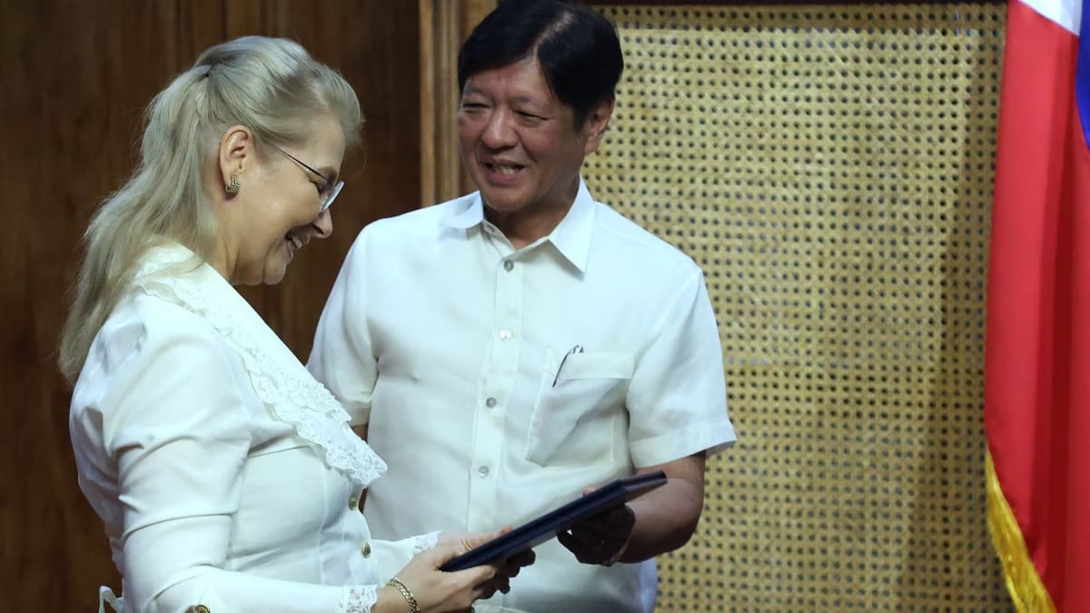 President Ferdinand Marcos Jr. meets with Her Excellency Annika Thunborg, Ambassador of Sweden to the Philippines, during a farewell call at the Malacanang Palace on Tuesday, 6 August 2024.