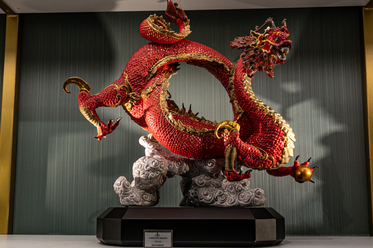 auspicious dragon.