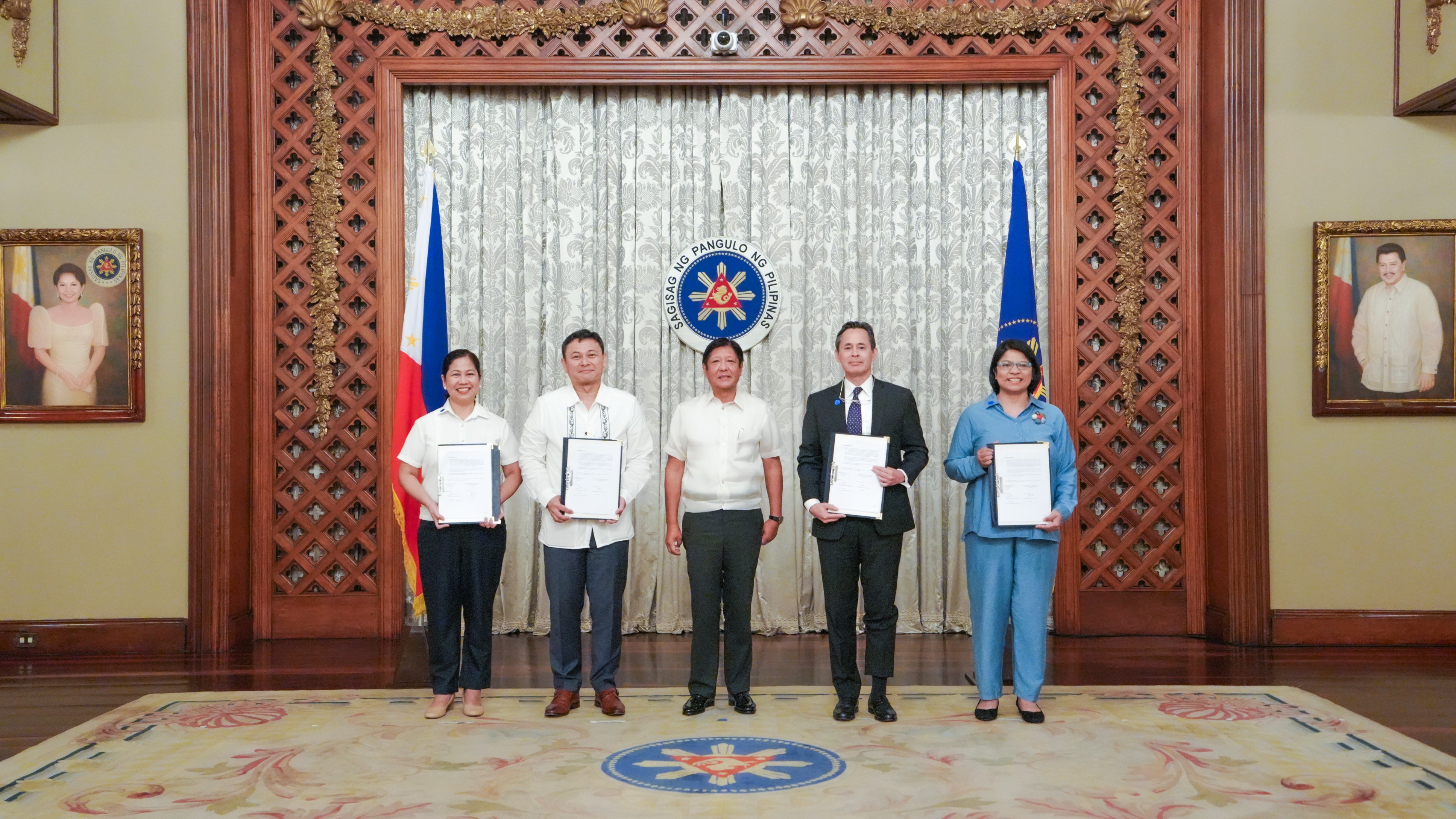 Presentation of signed memorandum of agreement (MOA) on the enhanced senior high school work immersion program in Malacañang on Thursday, 8 August.