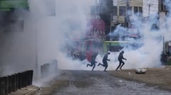 Kenya police tear gas protesters, journalists 