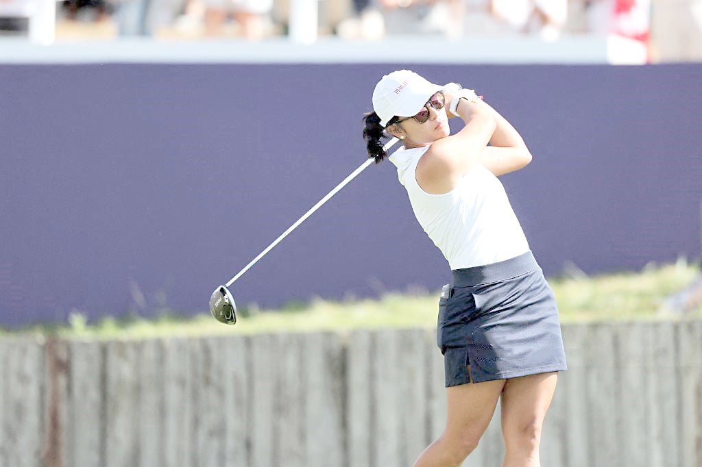 Bianca Pagdanganan remains in the hunt for a medal in the Paris Olympics.