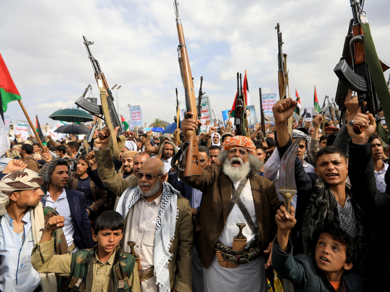 Triple attack targets ship off Yemen
