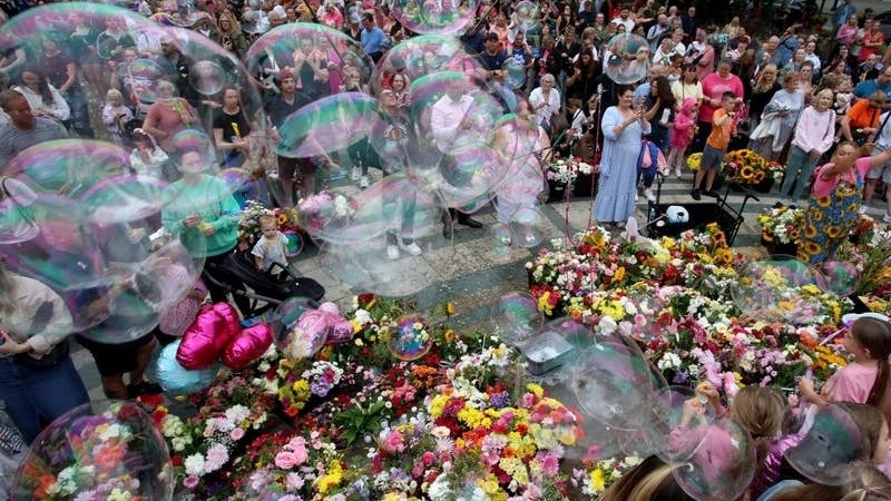 Funeral held for stabbed UK kid