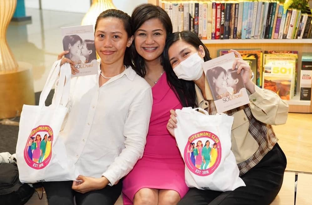 Author of "Solo, Yet SOLOved" and solo mother Tinette Cortes (middle) with members of the SM SuperMoms Club.