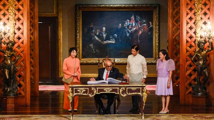 Signed and sealed Singaporean President Tharman Shanmugaratnam signs the guest book at Malacañang Palace as President Ferdinand Romualdez Marcos Jr. and First Lady Liza Araneta-Marcos look on prior to their one-on-one discussion of matters affecting the two countries.