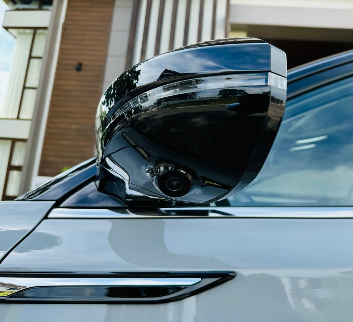STYLISH side mirror.