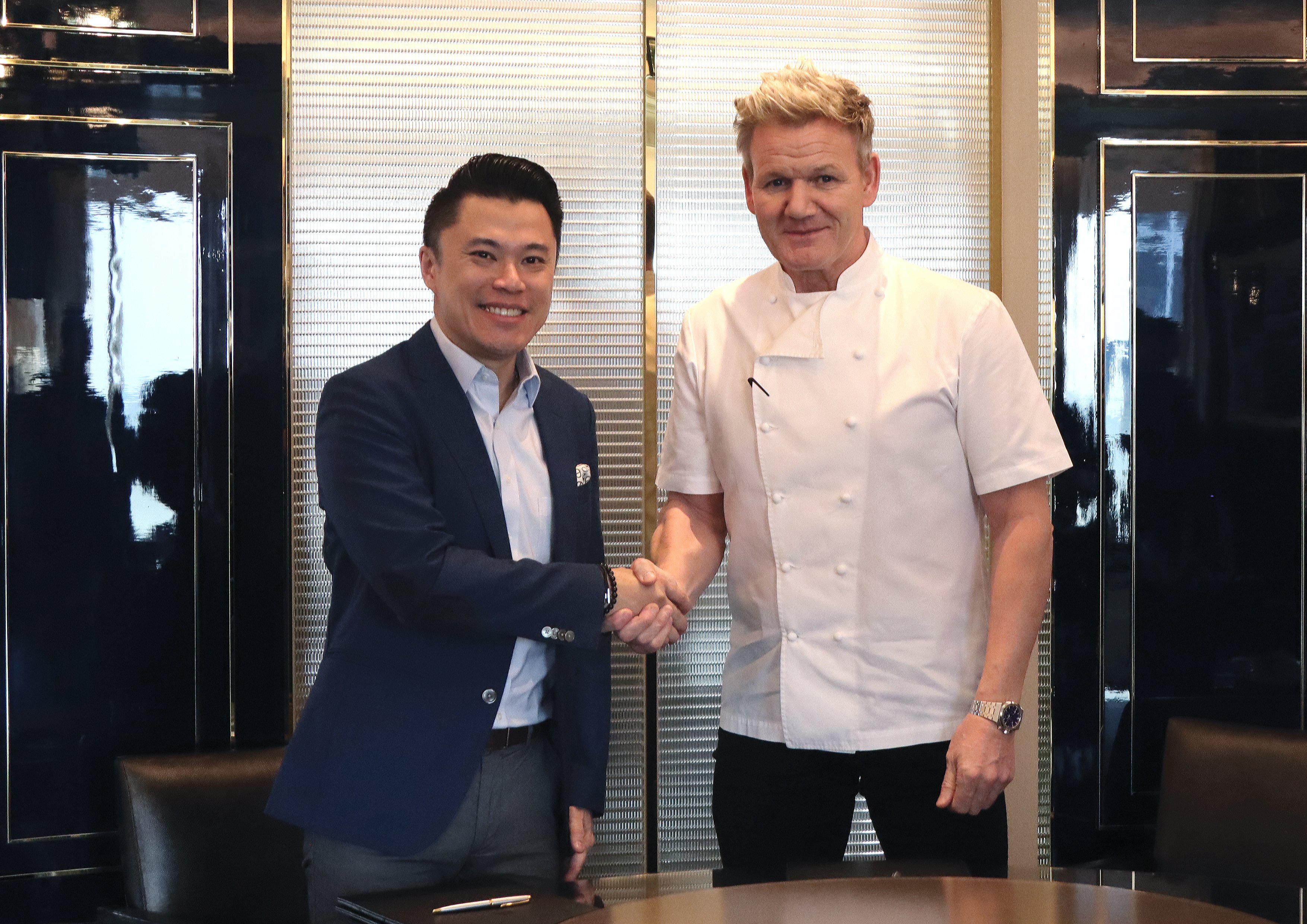 LOOK: Newport World Resorts chairman Kevin L. Tan and chef Gordon Ramsay.| Photo courtesy of Newport World Resorts
