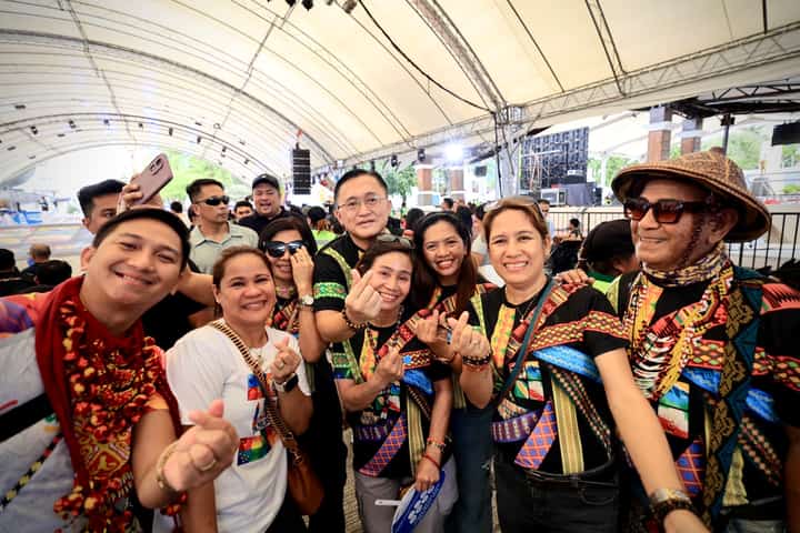 SENATOR Christopher ‘Bong’ Go poses for posterity with participants of the Kadayawan Festival in Davao City over the weekend.