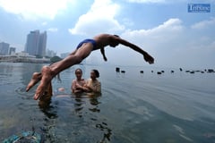 Smog covers Manila sky