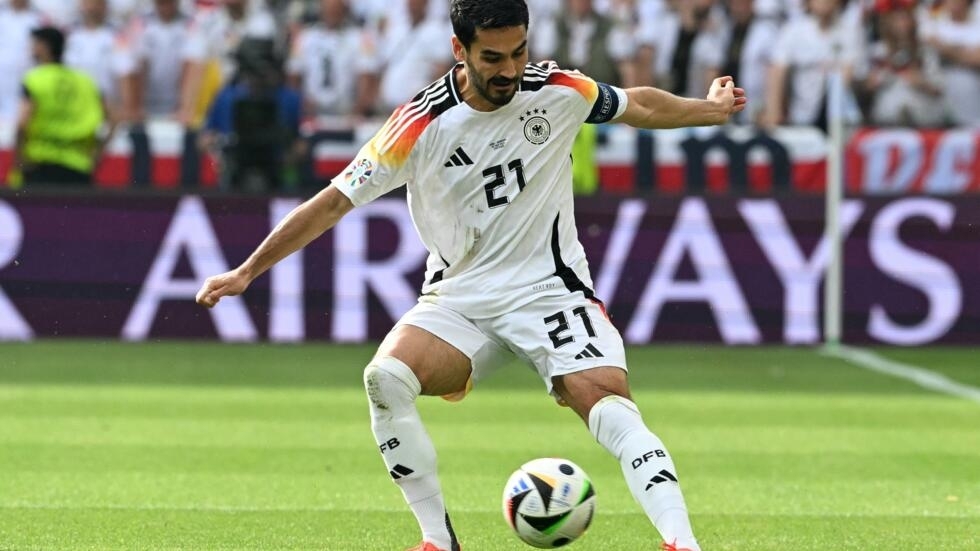 German captain hangs boots