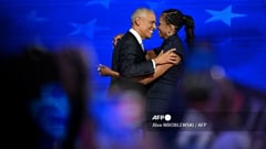 Obamas rally Democrats in Chicago