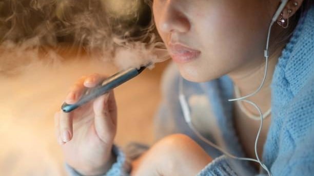 Vaping, smoking increase risk of dementia