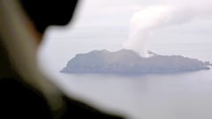 Volcanic eruption grounds New Zealand flights
