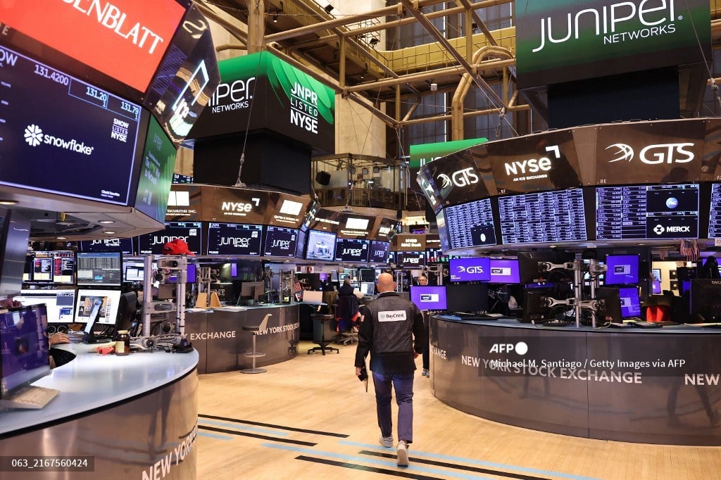 PSEi hits 5-month high on rate cut hopes, remittances