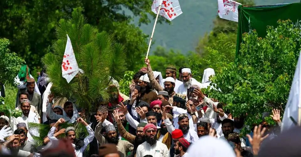 Pakistan top court amends religious freedom ruling after protests
