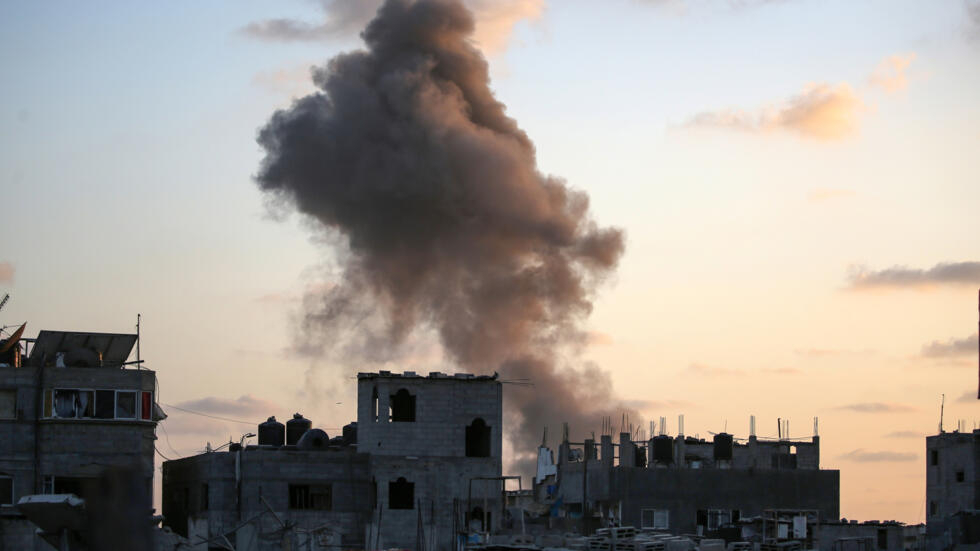 Israeli troops in Gaza-Egypt border keep Hamas off truce talks