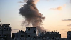Israeli troops in Gaza-Egypt border keep Hamas off truce talks