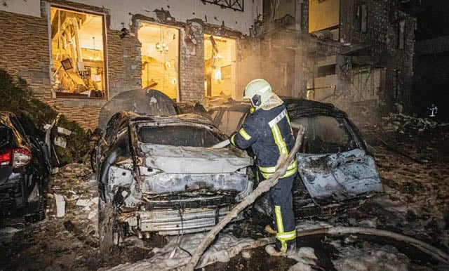 Russia strikes Ukraine hotel, injures 2 journos
