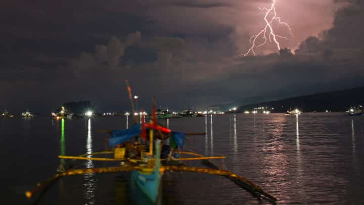TRIBUNE-lightning-fishingboat