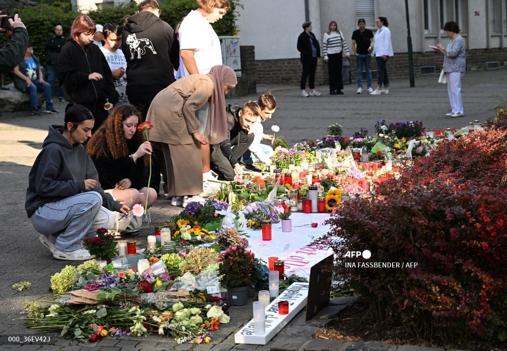 Scholz visits deadly German knife rampage site