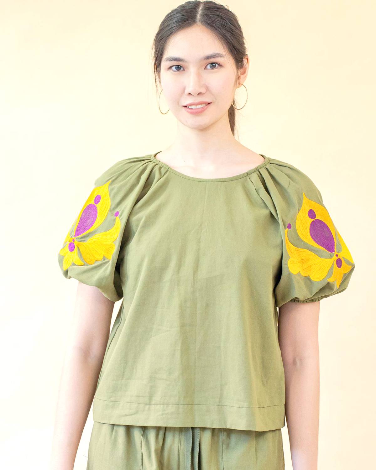 The Esperanza Puff-Sleeve Blouse is that hassle-free statement piece you can wear on any occasion.
