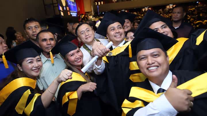 Go calls on PCU grads to serve others