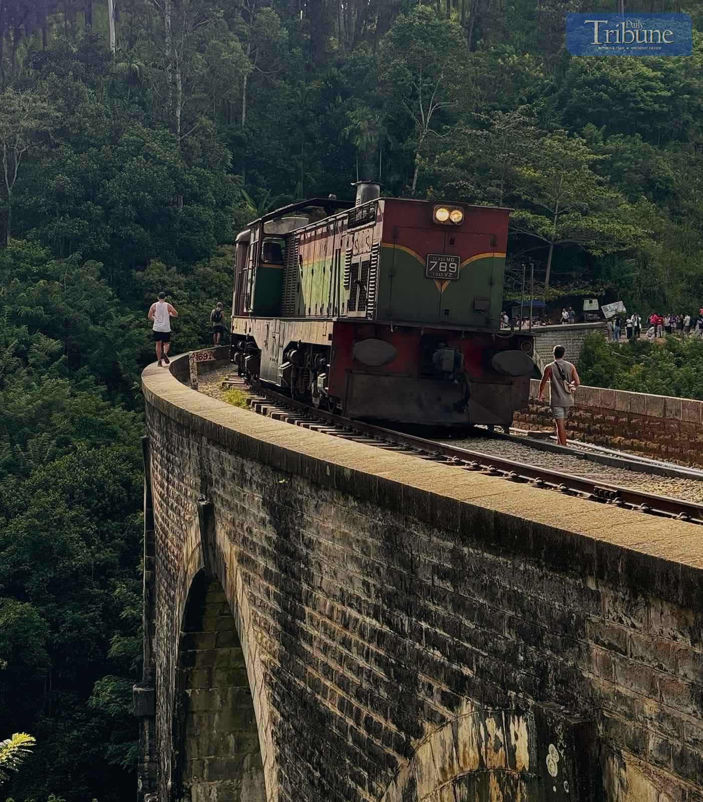 TRIBUNE-sri-lanka-train
