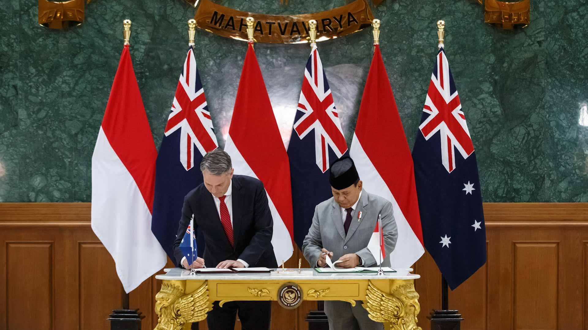 Indonesia, Australia sign ‘historic’ defense pact 

