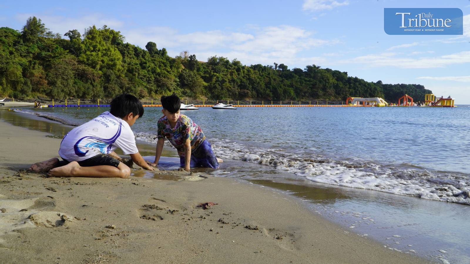 TRIBUNE-camayacoast-beach