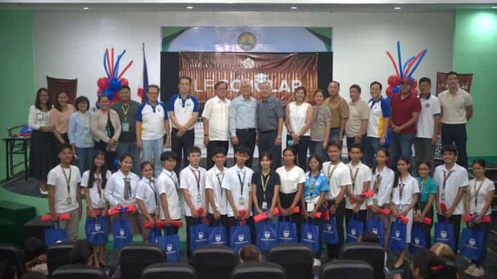 Brothers Gregorio L. Uy and Samuel L. Uy (top center), founders of the Gregorio P. Uy & Lee Peng Scholarship Foundation, and the 2024 scholars during the awarding ceremony held at the Isabela State University Cauayan Campus.
