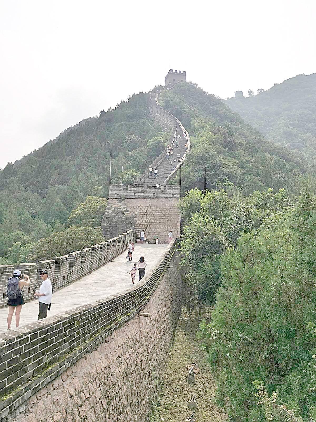 The Juyongguan section of the Great Wall was once called ‘the most magnificent pass in the world.’ It features lush slopes and a ravine surrounded by mountains with year-round brooks.