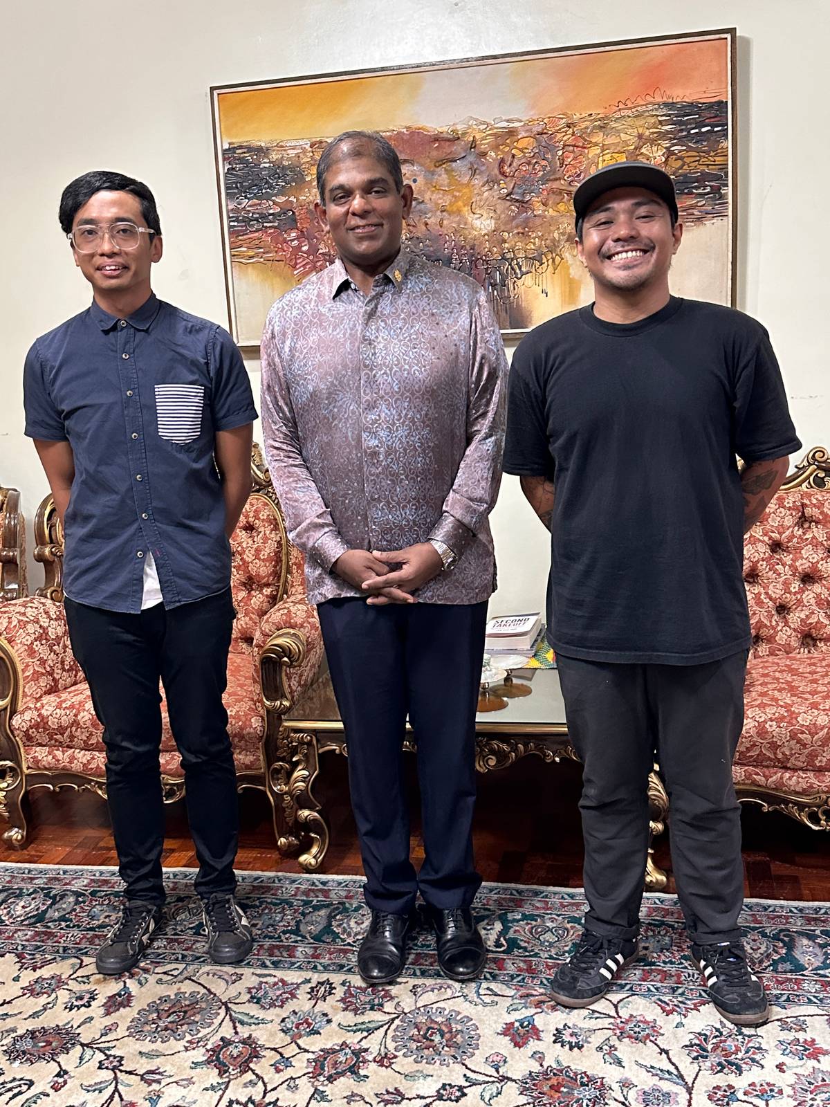 Malaysian artist Syahbandi Samat, Malaysian Ambassador Dato’ Abdul Malik Melvin Castelino and Filipino artist Dennis Bato.