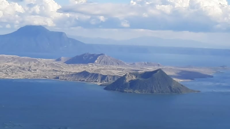 Taal Volcano emits 900-meter plumes in minor phreatic eruption