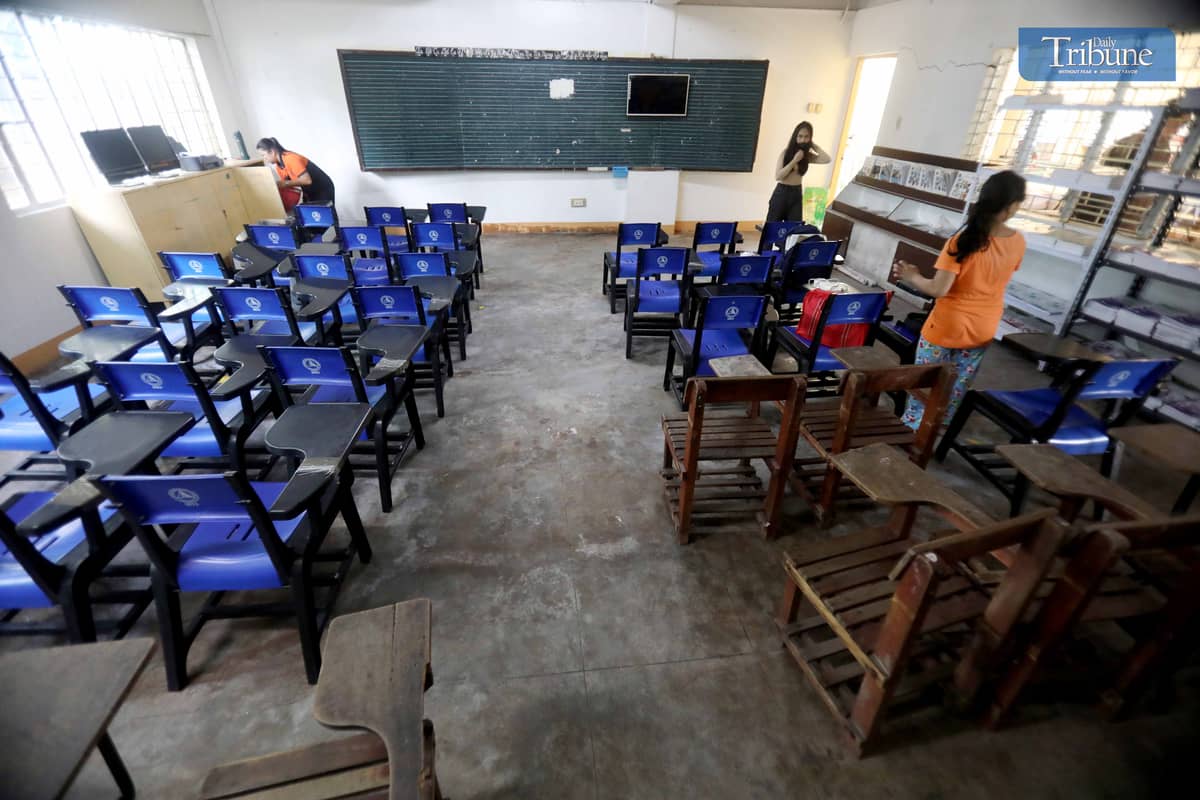 TRIBUNE-parents-in-classroom